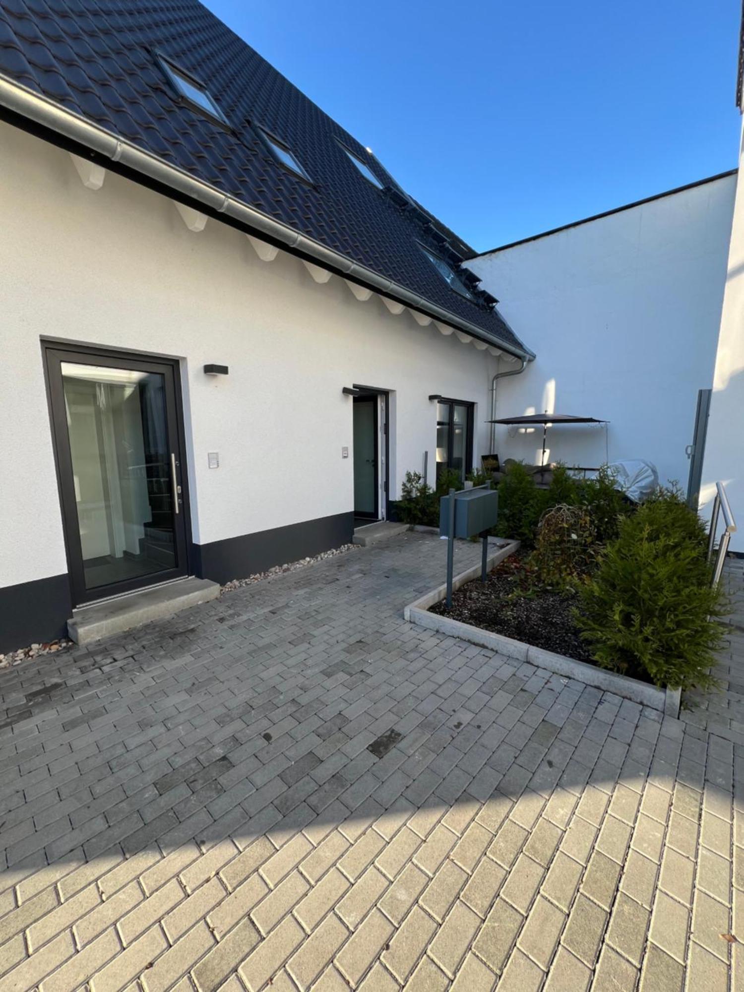 Moderne Wohnung Karlsruhe Neureut, Fussbodenheizung - Regendusche - Waschmaschine - Stellplatz Exterior foto