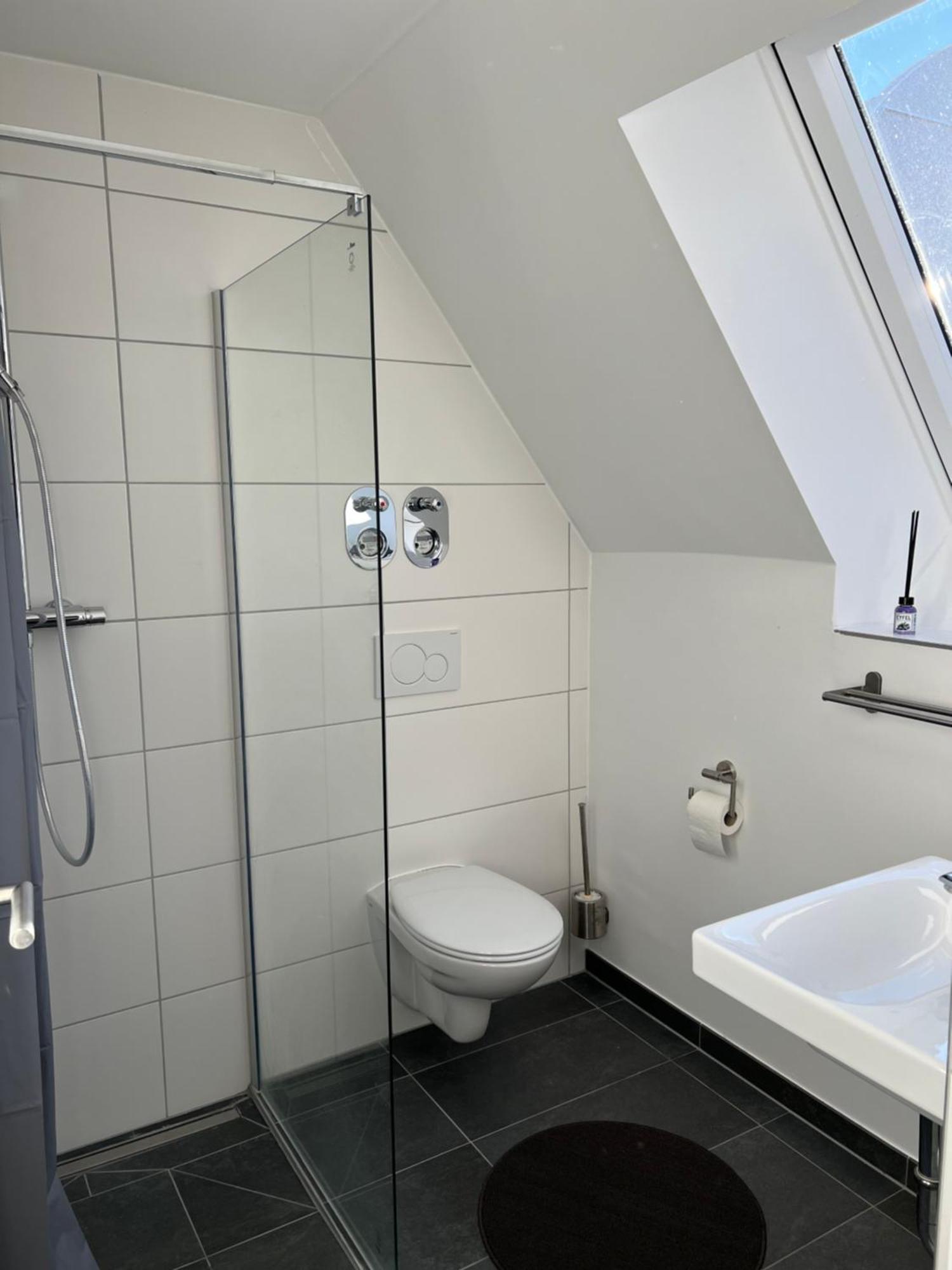 Moderne Wohnung Karlsruhe Neureut, Fussbodenheizung - Regendusche - Waschmaschine - Stellplatz Exterior foto