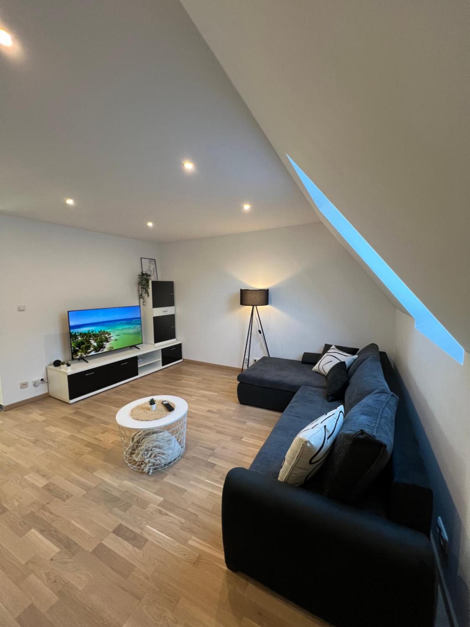 Moderne Wohnung Karlsruhe Neureut, Fussbodenheizung - Regendusche - Waschmaschine - Stellplatz Exterior foto